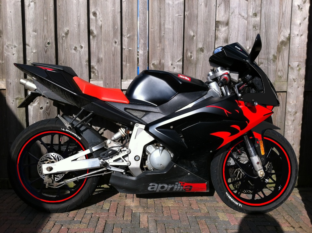 Aprilia_rs_Leonard_ps-1.jpg