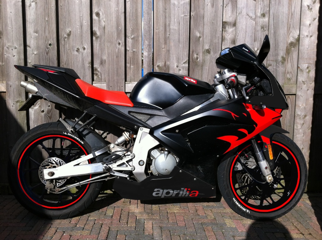 Aprilia_rs_Leonard_ps-2.jpg
